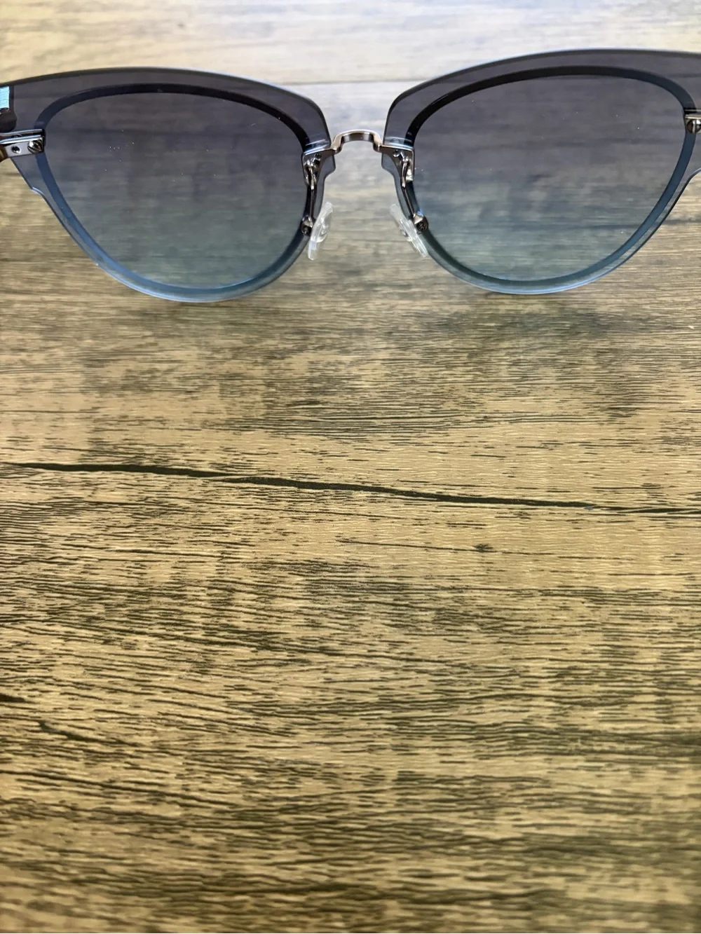 Stylish Women's Cat-Eye Sunglasses - Black/ Gray Gradient